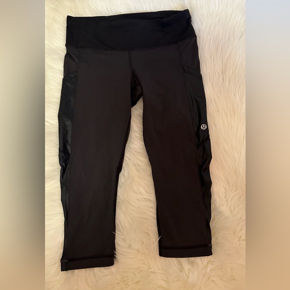 Lululemon RARE Cropped shine Sz 4 - Picture 3 of 16